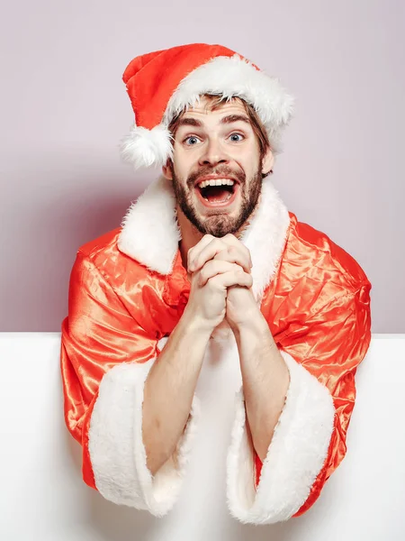 Guapo sorprendido hombre de santa —  Fotos de Stock