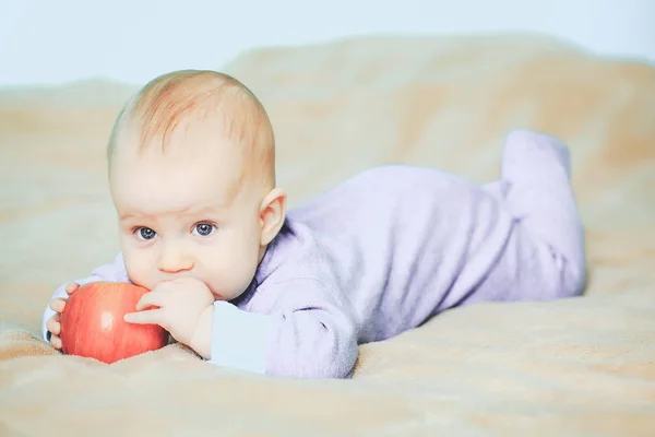 Little baby boy with red apple — Stock Photo, Image