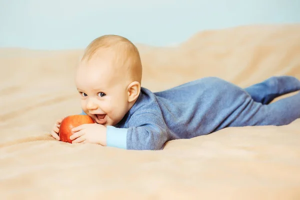 Little boy bites red apple — Stock Photo, Image