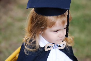 Küçük çocuk çocuk manto açık