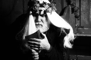 Zeus balta ile