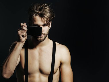 yakışıklı erkek ile smartphone