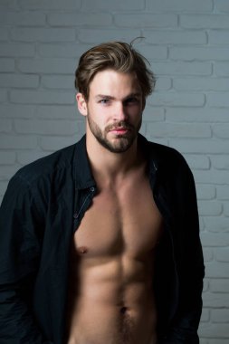seksi yakışıklı kaslı adam