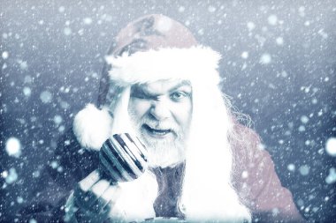 yüz buruşturma Noel adam dekoratif topu ile