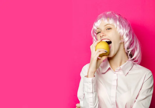 Happy pretty girl eats apple — Stock Photo, Image