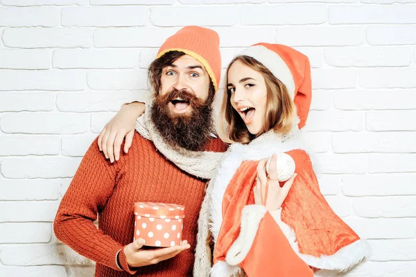 Giovane coppia felice Natale — Foto Stock