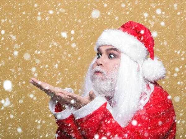 Weihnachtsmann bläst — Stockfoto