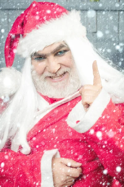 Noel adam gülümsüyor — Stok fotoğraf