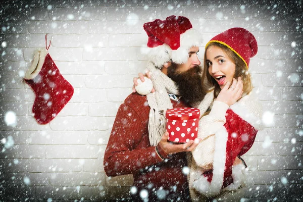 Casal de Natal jovem — Fotografia de Stock