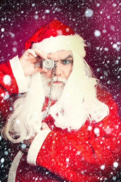 Hombre de Navidad serio con reloj en cadena —  Fotos de Stock