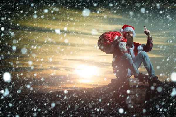 Рождество плохой Санта на трубе — стоковое фото