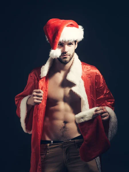 잘생긴 근육 크리스마스 산타 남자 — 스톡 사진