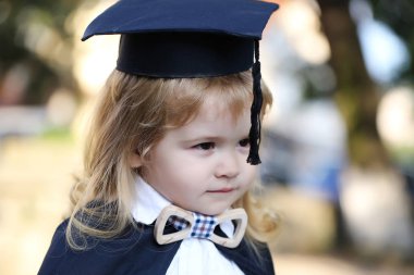 Küçük çocuk çocuk manto açık