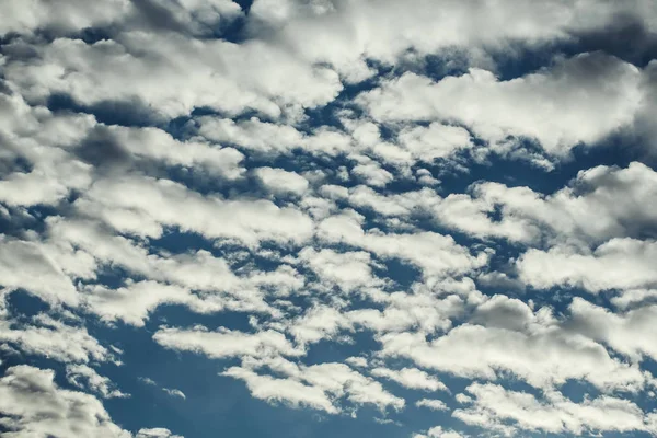 白い雲と青い空 — ストック写真