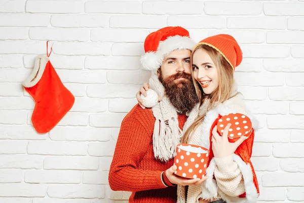 Young smiling Christmas couple — Stock Photo, Image
