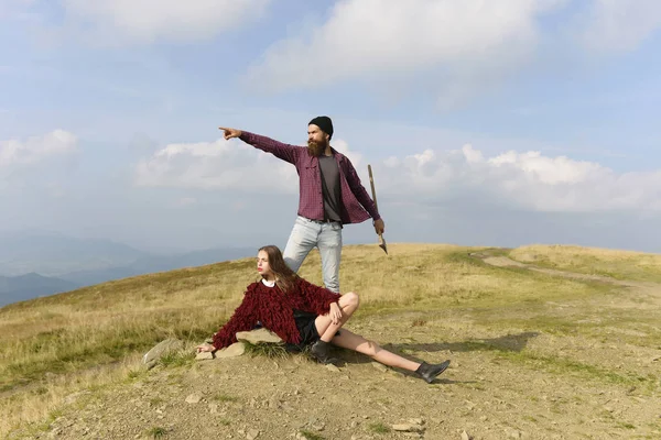 Couple on mountain top — Stock Photo, Image