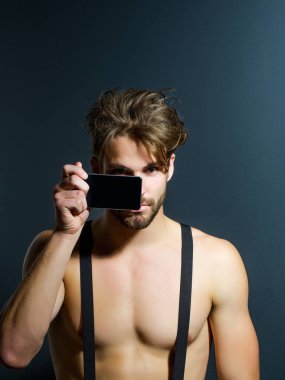 yakışıklı erkek ile smartphone