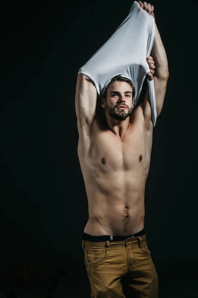 Schöner muskulöser sexy Mann — Stockfoto