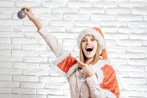 Happy santa meisje in kerst — Stockfoto