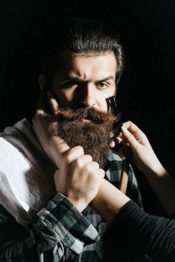 Eller sakallı adam tıraş