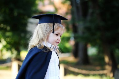 Küçük çocuk çocuk manto açık