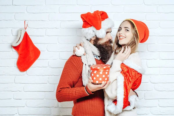 Casal de Natal jovem — Fotografia de Stock