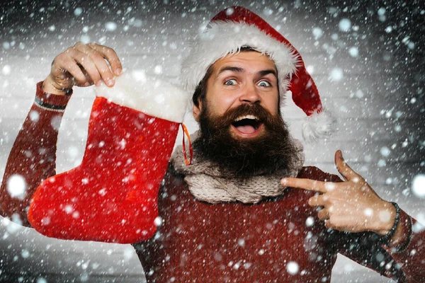 Різдвяний чоловік з декоративним панчохом — стокове фото