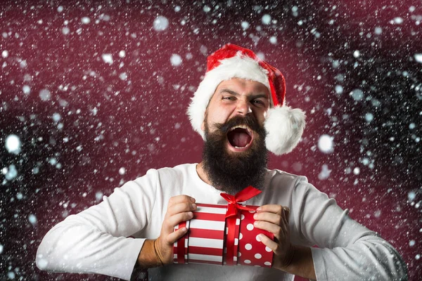 Neujahr Mann mit Geschenkbox — Stockfoto