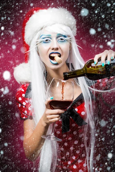 Mulher de Natal com vinho — Fotografia de Stock