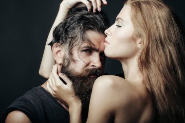 seksi erkek ve kadın kucaklayan