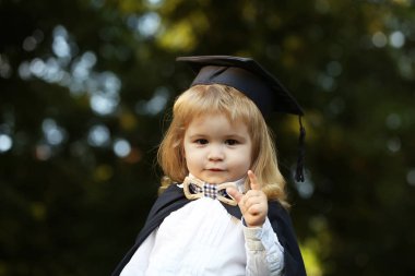 Küçük çocuk çocuk manto açık