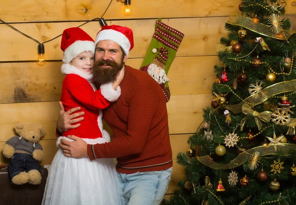 Kerst bebaarde vader en meisje — Stockfoto