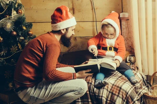 Natale barbuto padre e ragazzo — Foto Stock