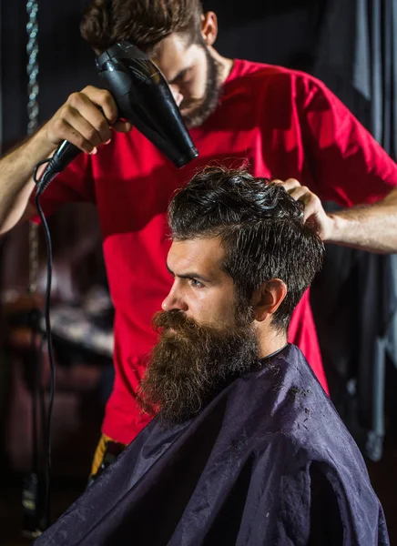 Adam için saç kurutma Kuaför — Stok fotoğraf