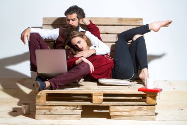 Genç çift birlikte vakit