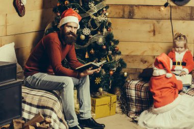 Sakallı Noel Baba ve çocuk