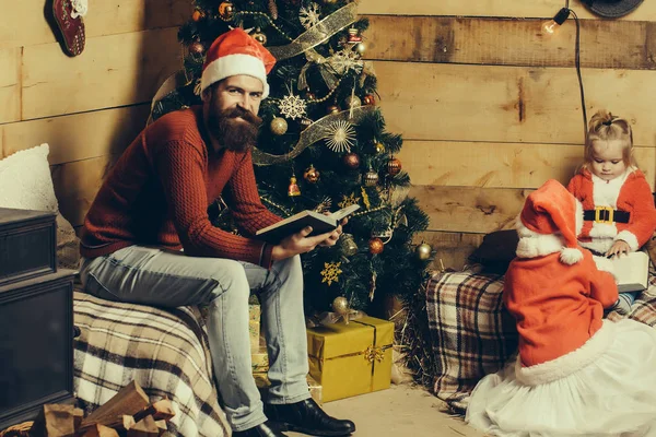 Sakallı Noel Baba ve çocuk