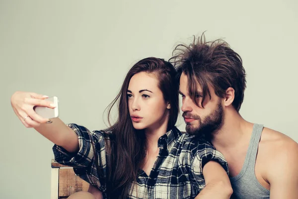 Serious couple makes selfie on phone — Stock Photo, Image