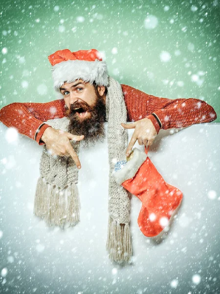 Χριστούγεννα άνδρας με διακοσμητική κάλτσα — Φωτογραφία Αρχείου