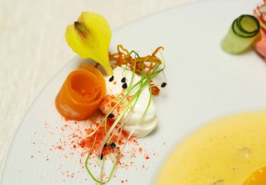 Turuncu havuç rulo ve krem