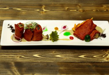 Haddelenmiş krep doldurma ile