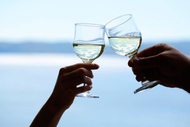 insan eli ile şarap gözlük