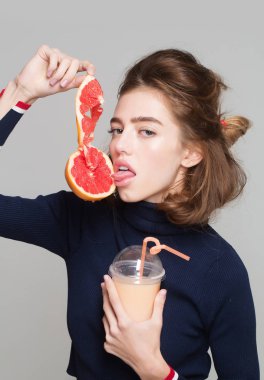 greyfurt suyu ile güzel kız