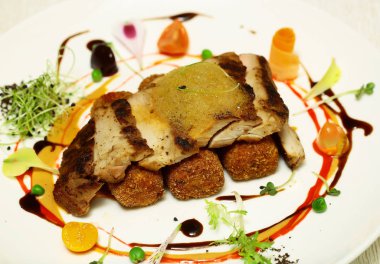 Kızarmış et ve ekmekli pirzola