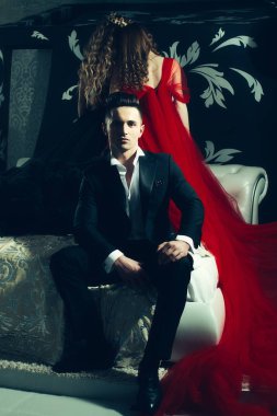 yakışıklı adam ve zarif kadın