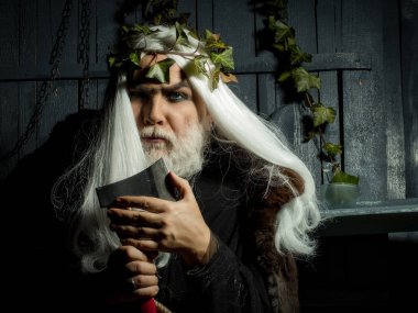 Zeus balta ile