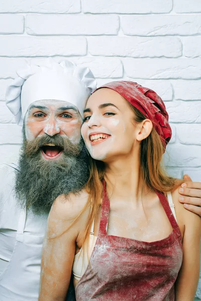 Happy cook and pretty girl — Stock Photo, Image