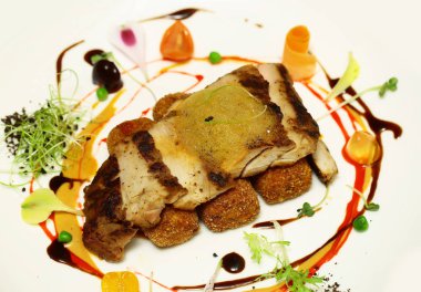 Kızarmış et ve ekmekli pirzola