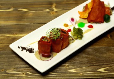 Haddelenmiş krep doldurma ile