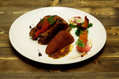 Kızarmış et ve ekmekli pirzola